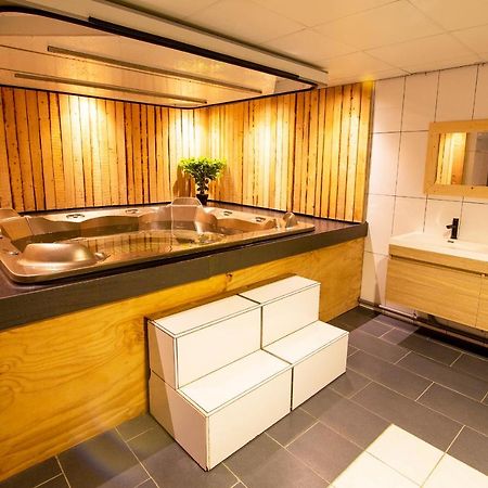 Luxus Familienvilla Mit Jacuzzi & Sauna Tzummarum Екстериор снимка