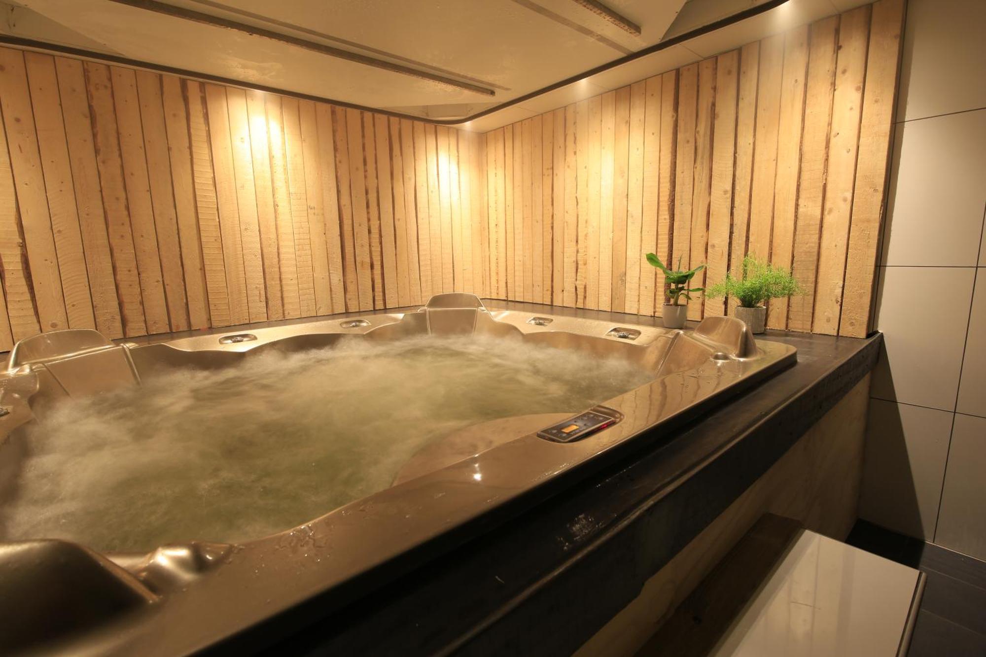 Luxus Familienvilla Mit Jacuzzi & Sauna Tzummarum Екстериор снимка