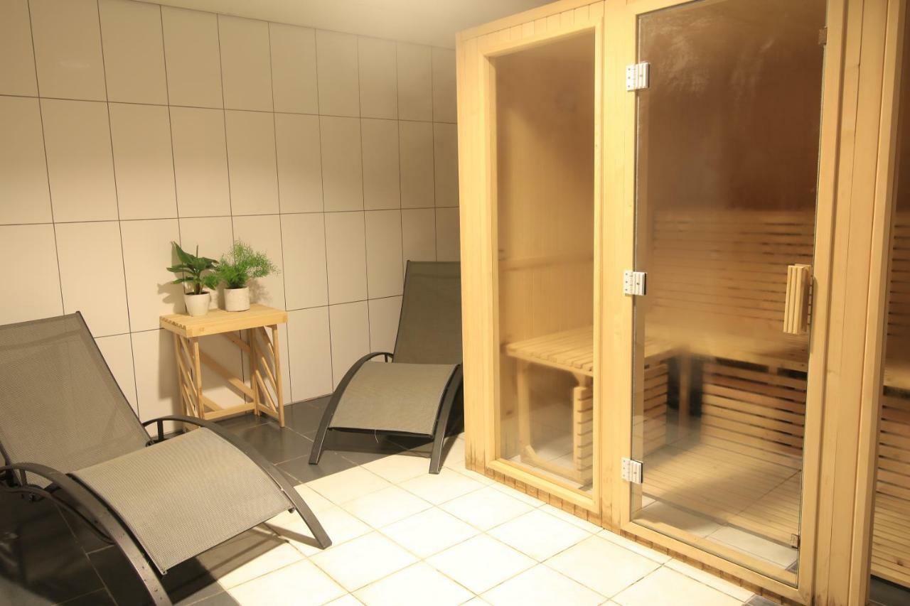 Luxus Familienvilla Mit Jacuzzi & Sauna Tzummarum Екстериор снимка