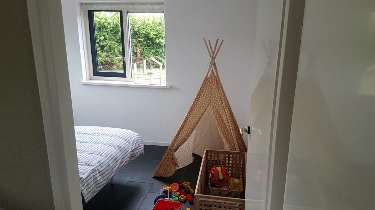 Luxus Familienvilla Mit Jacuzzi & Sauna Tzummarum Екстериор снимка