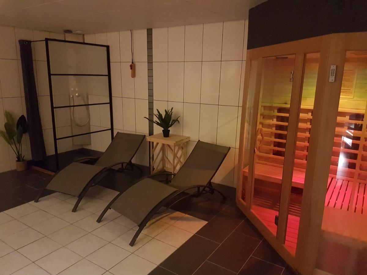 Luxus Familienvilla Mit Jacuzzi & Sauna Tzummarum Екстериор снимка