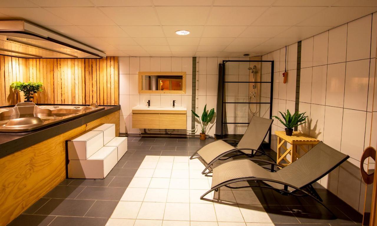 Luxus Familienvilla Mit Jacuzzi & Sauna Tzummarum Екстериор снимка