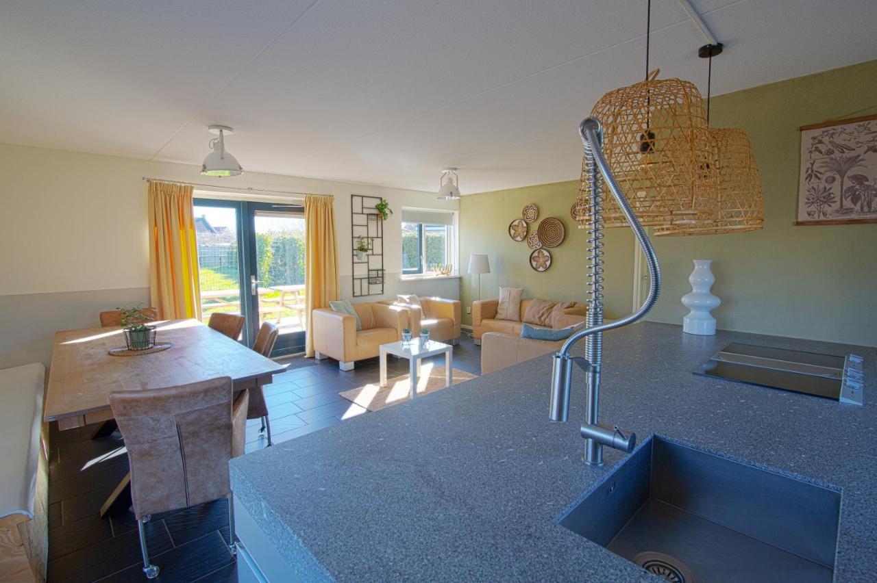 Luxus Familienvilla Mit Jacuzzi & Sauna Tzummarum Екстериор снимка