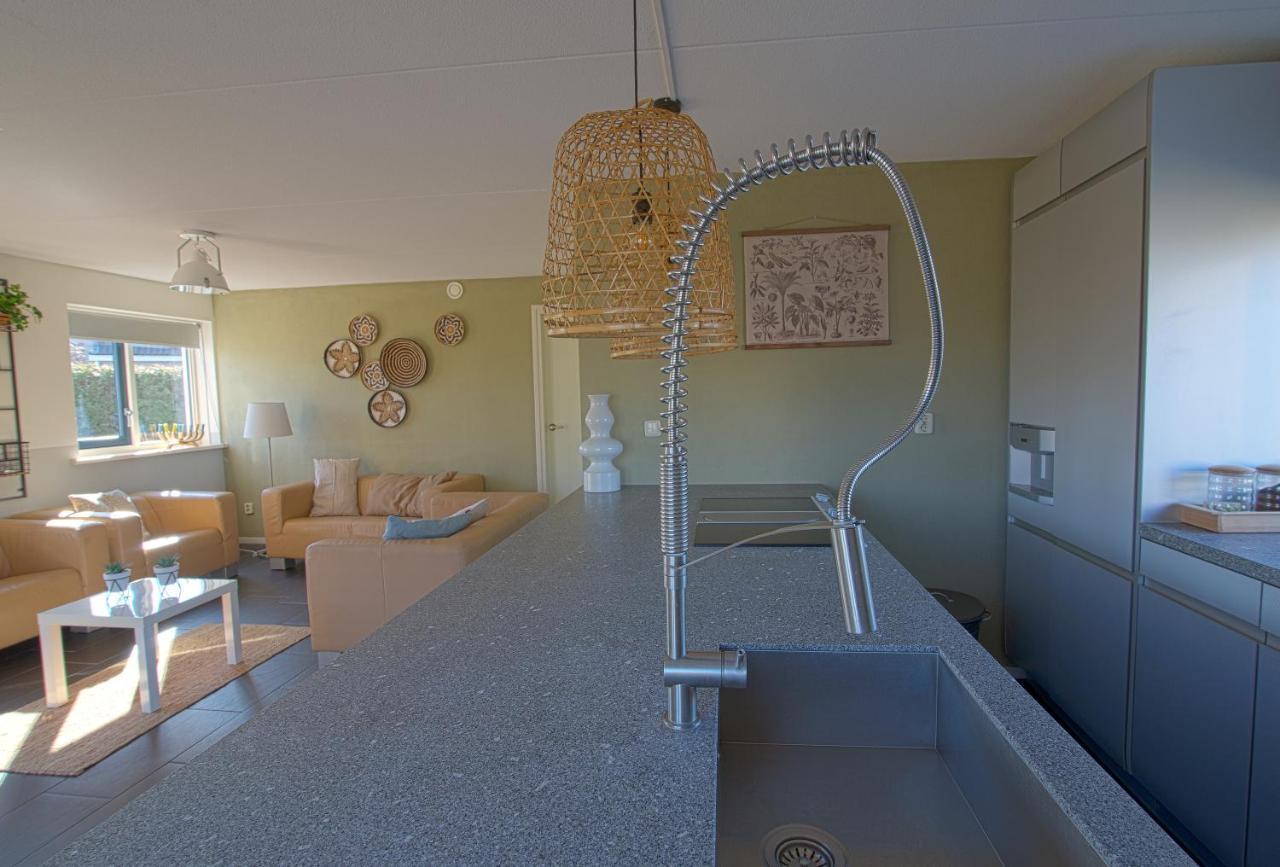 Luxus Familienvilla Mit Jacuzzi & Sauna Tzummarum Екстериор снимка