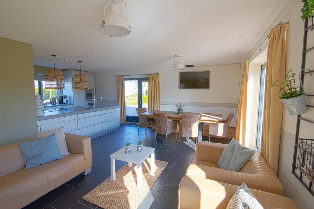 Luxus Familienvilla Mit Jacuzzi & Sauna Tzummarum Екстериор снимка