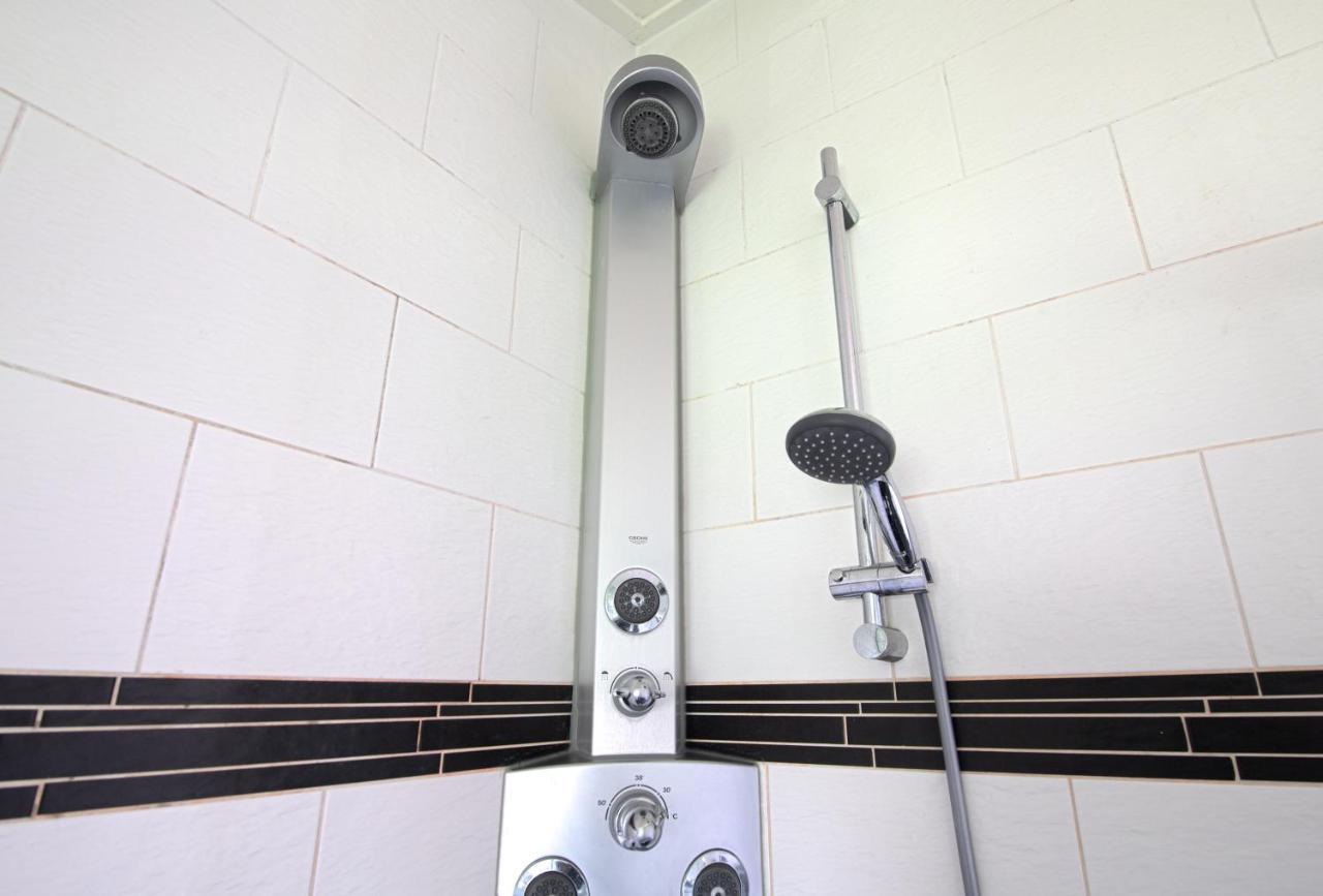 Luxus Familienvilla Mit Jacuzzi & Sauna Tzummarum Екстериор снимка
