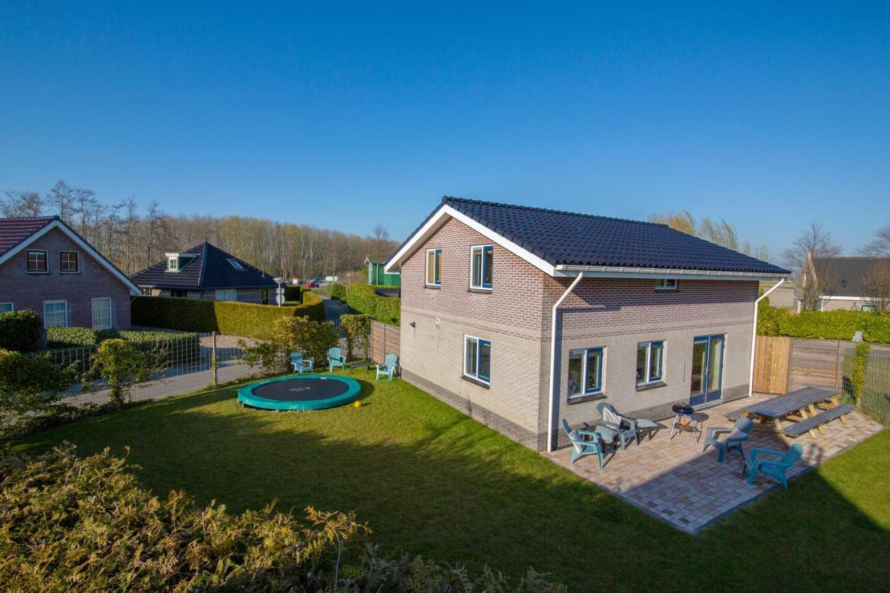 Luxus Familienvilla Mit Jacuzzi & Sauna Tzummarum Екстериор снимка