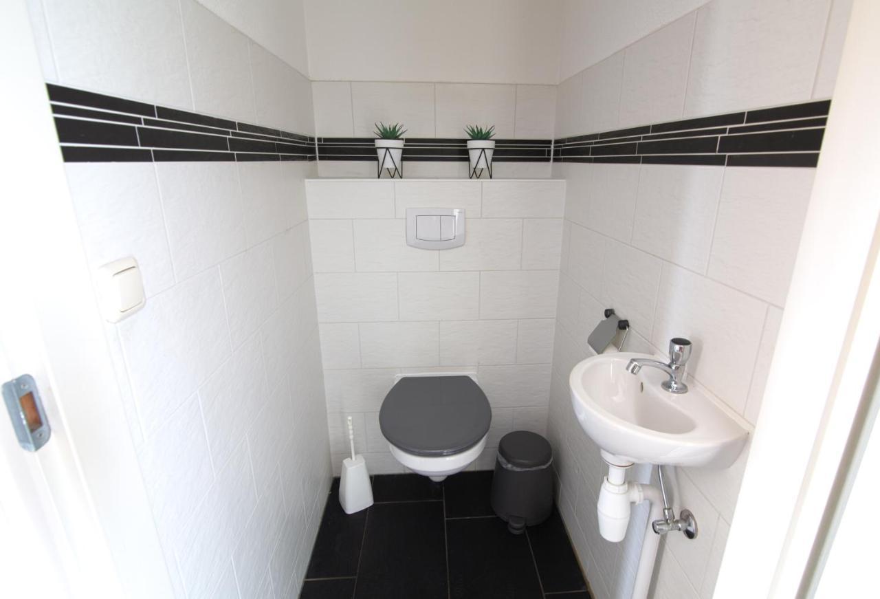 Luxus Familienvilla Mit Jacuzzi & Sauna Tzummarum Екстериор снимка